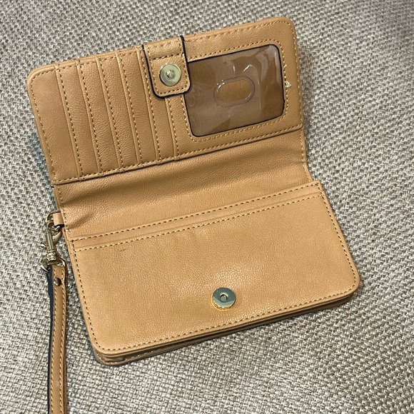 WALLET/WRISTLET Quilted Tan w Gold Hardware - Picture 2 of 4